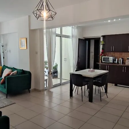 Seaview Harmony Apartment *